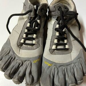 Vibram Trek Ascent Insulated Barefoot Shoes Size 39